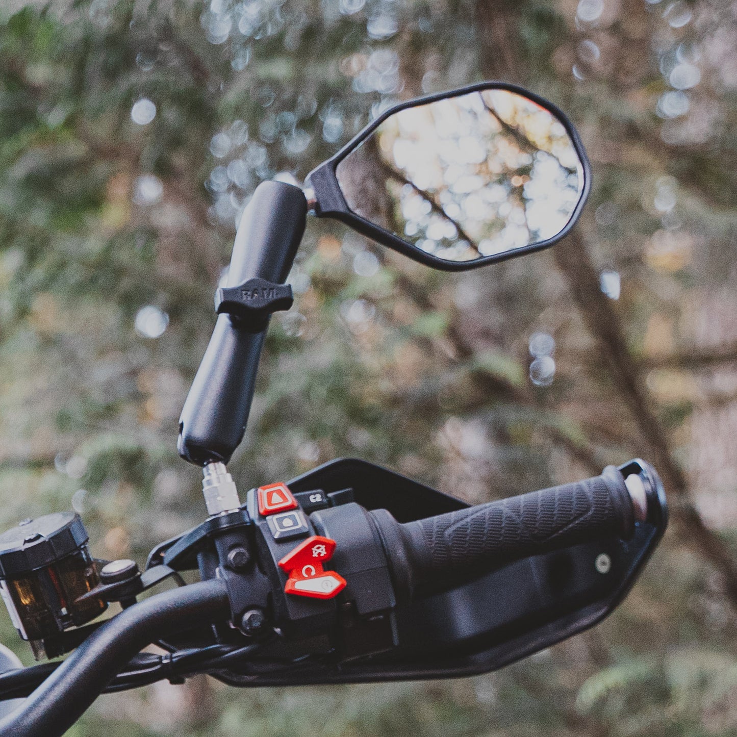 RAM® Tough-Mirror™ Right Mirror with Ball (RAM-B-465RU)