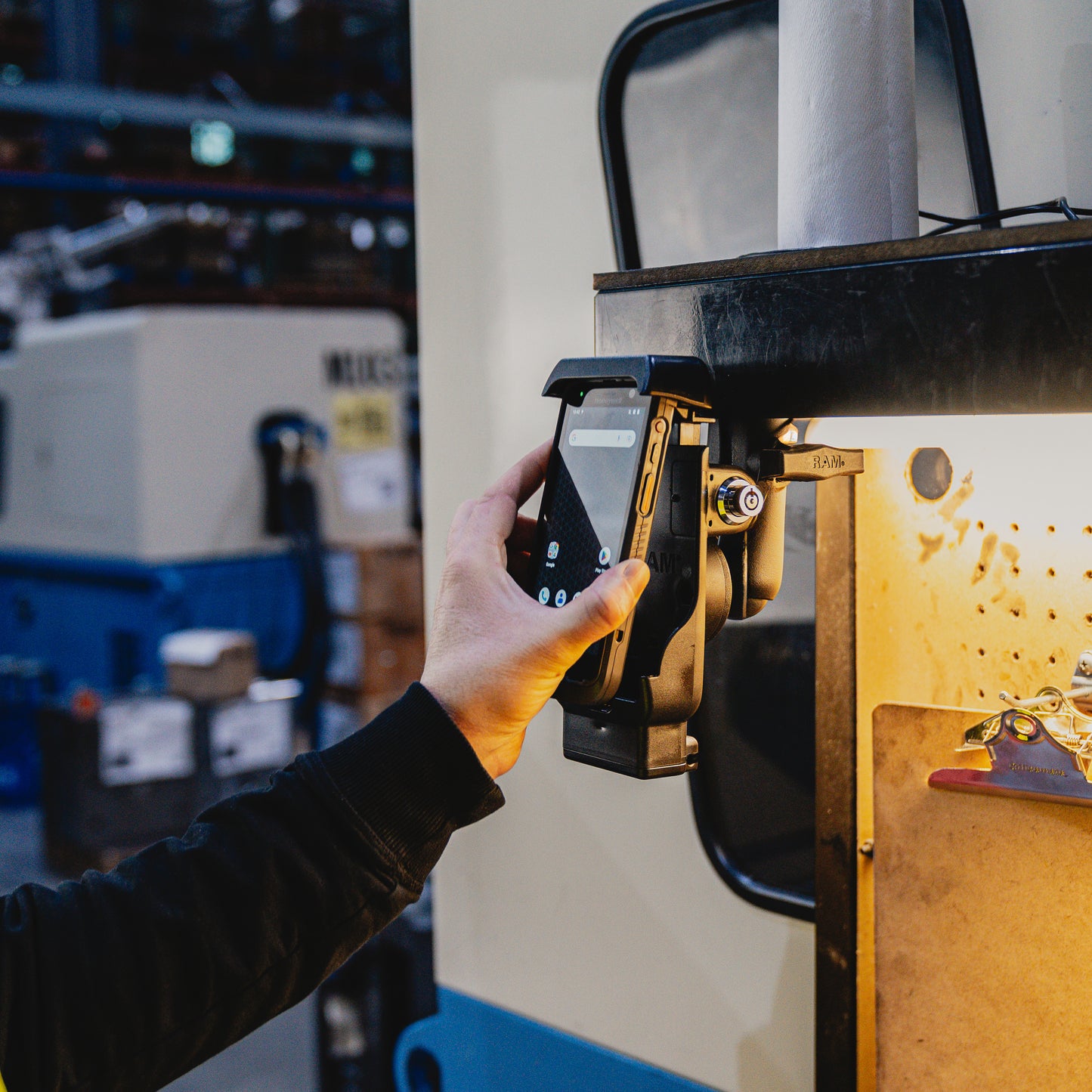 RAM® Locking Powered Dock for Honeywell CT40/45/47 (RAM-HOL-HON12PLU)