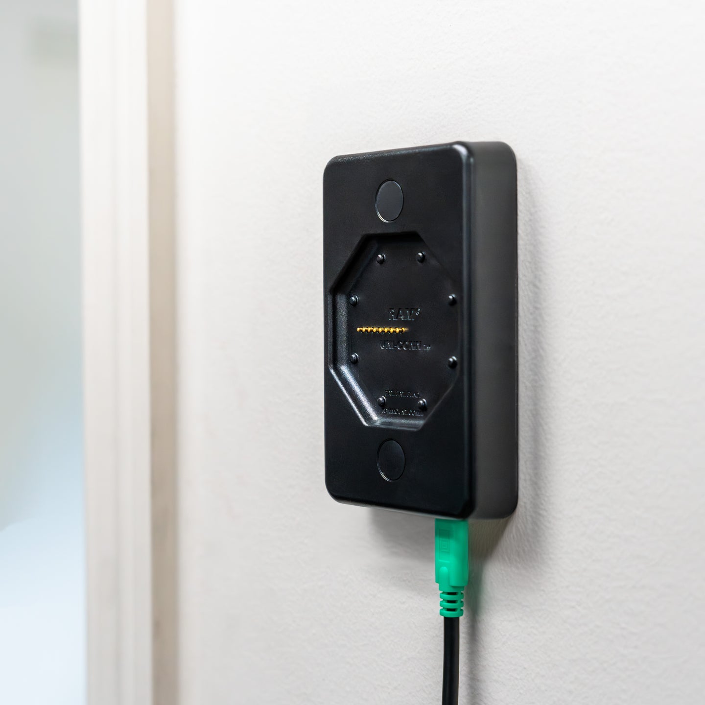 GDS® Uni-Conn™ Powered Wall Dock with USB-C (RAM-GDS-DOCK-W4-CU)